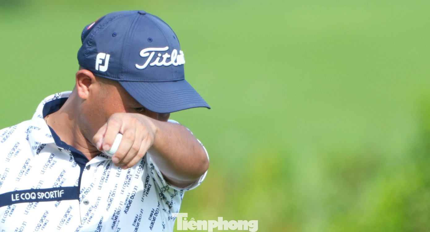 Tuy nhiên, golfer Nguyễn Thế Anh không cho rằng lý do đến từ áp lực của ngày thi đấu đầu tiên.