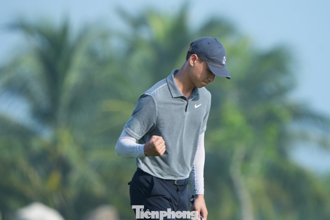 &quot;Chắc chắn tôi sẽ chơi tốt hơn trong những hố sau&quot;, Công Trung Kiên khẳng định. Và anh đã xuất sắc giành birdie ở hố 3 par4.