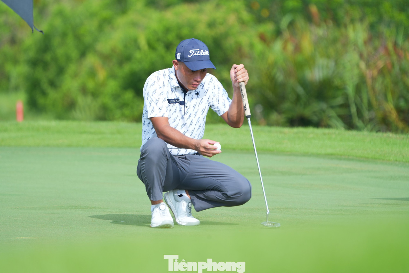 "Tôi chơi chưa tốt lắm và mắc lỗi ở hố 6", golfer Nguyễn Thế Anh nói. "Đó là vì tôi chọn sai gậy, không phải vì áp lực. Năm nay sân Vinpearl Golf Hải Phòng được thiết kế, bố trí khó khăn và thách thức hơn. Tôi cần phải nỗ lực nhiều hơn".