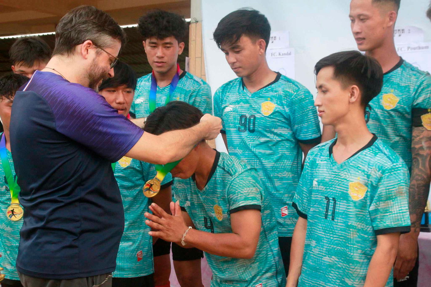 Cúp Tứ hùng được tổ chức khá chuyên nghiệp, với trọng tài, huy chương và Cúp.