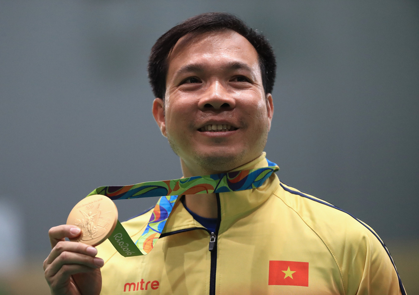 Hoàng Xuân Vinh, VĐV Việt Nam đầu tiên, và cũng là duy nhất cho đến nay, giành Huy chương Vàng Olympic (tại Rio 2016). Hoàng Xuân Vinh, VĐV Việt Nam đầu tiên, và cũng là duy nhất cho đến nay, giành Huy chương Vàng Olympic (tại Rio 2016).