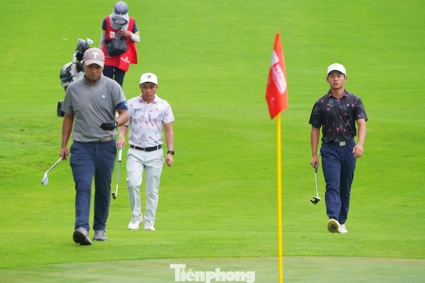 Trong ngày đầu, phần lớn golfer đạt điểm par ở hố 4, và ít nhất 3 người dính double bogey. Tuy nhiên cũng có golfer gây ấn tượng, như Đặng Lê Hoàng xuất sắc giành birdie ở hố đấu nhiều thử thách này.