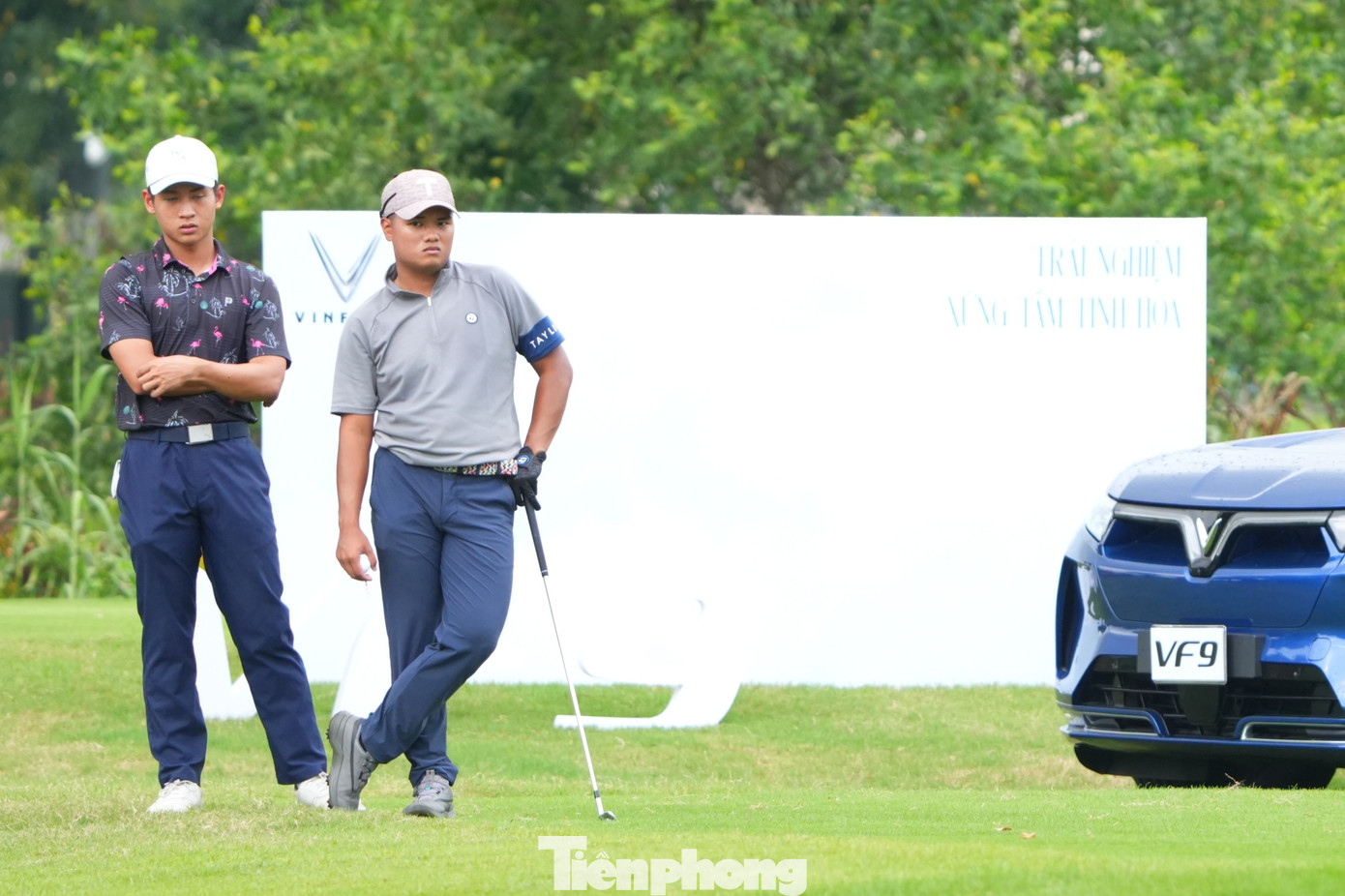Vì không dễ, Đoàn Uy dính bogey trong khi đương kim vô địch Nguyễn Nhất Long chỉ đạt điểm par ở hố 4 par3.