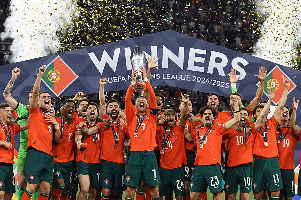 Đánh bại Tây Ban Nha trên chấm luân lưu, Ronaldo và đồng đội lần thứ 2 đăng quang Nations League 2024/25 ảnh 62 Đánh bại Tây Ban Nha trên chấm luân lưu, Ronaldo và đồng đội lần thứ 2 đăng quang Nations League 2024/25 ảnh 62