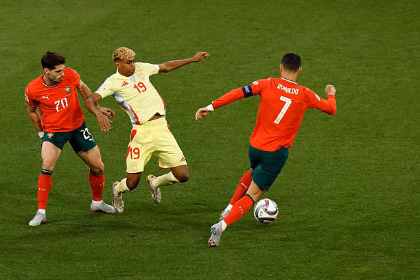 Đánh bại Tây Ban Nha trên chấm luân lưu, Ronaldo và đồng đội lần thứ 2 đăng quang Nations League 2024/25 ảnh 16 Đánh bại Tây Ban Nha trên chấm luân lưu, Ronaldo và đồng đội lần thứ 2 đăng quang Nations League 2024/25 ảnh 16