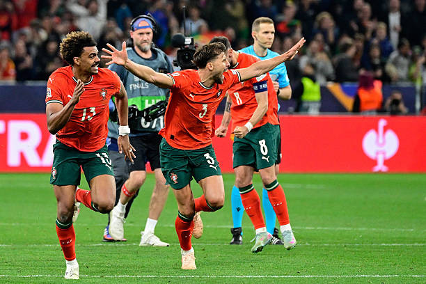Đánh bại Tây Ban Nha trên chấm luân lưu, Ronaldo và đồng đội lần thứ 2 đăng quang Nations League 2024/25 ảnh 54