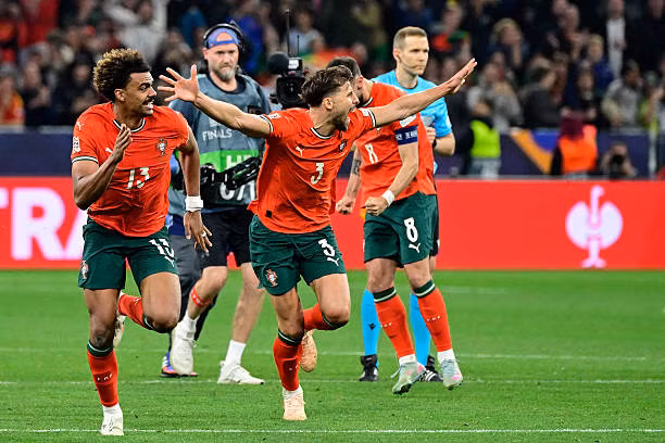 Đánh bại Tây Ban Nha trên chấm luân lưu, Ronaldo và đồng đội lần thứ 2 đăng quang Nations League 2024/25 ảnh 54 Đánh bại Tây Ban Nha trên chấm luân lưu, Ronaldo và đồng đội lần thứ 2 đăng quang Nations League 2024/25 ảnh 54