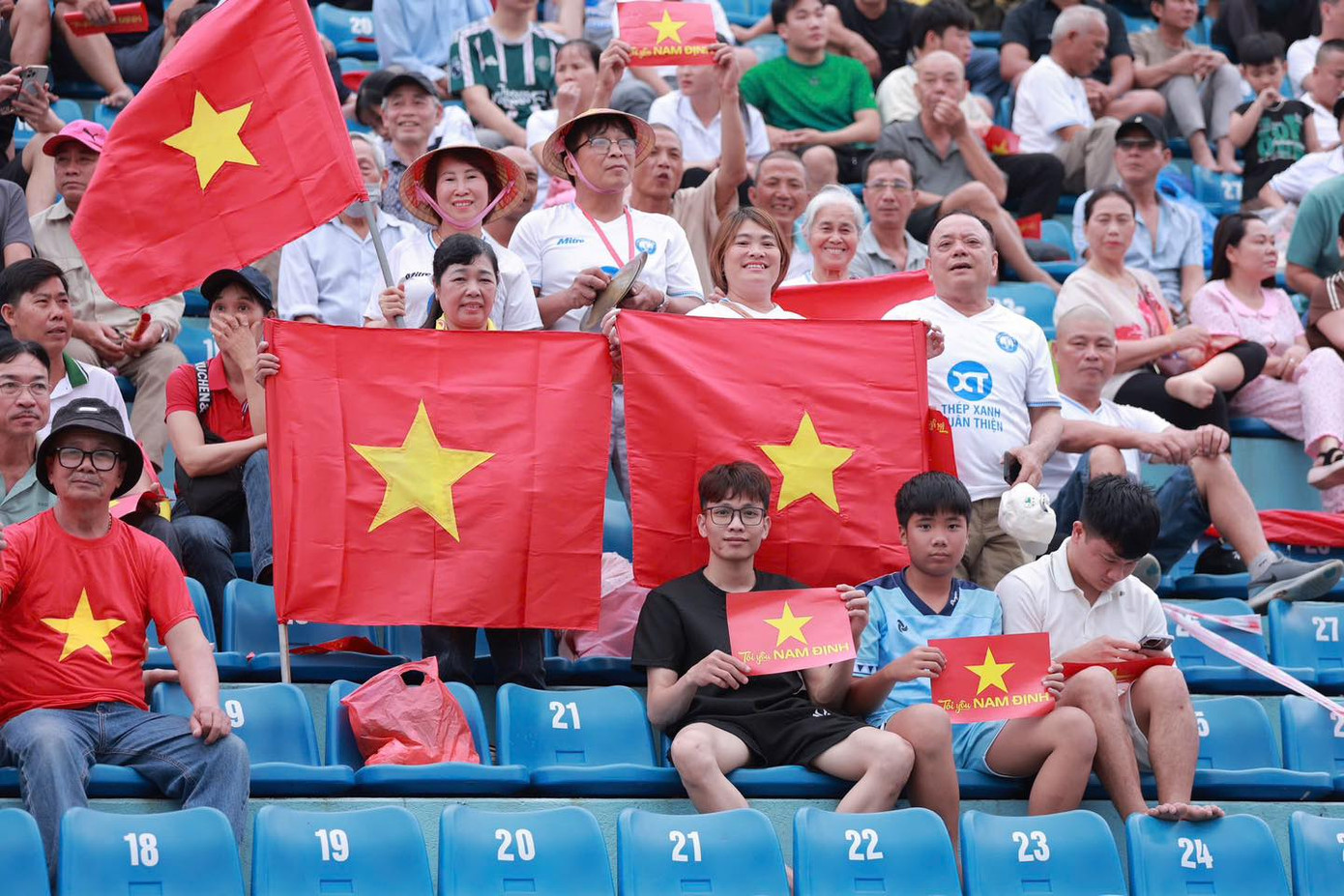 Đánh bại Bình Dương, Nam Định củng cố ngôi đầu LPBank V-League 2024/25 ảnh 4