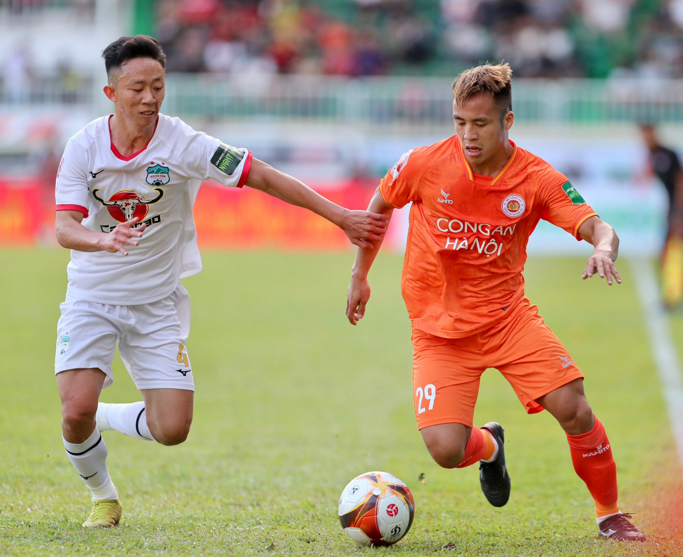 Chia điểm ở Pleiku, HAGL chưa biết thắng, CAHN dứt mạch thua ảnh 8 Chia điểm ở Pleiku, HAGL chưa biết thắng, CAHN dứt mạch thua ảnh 8