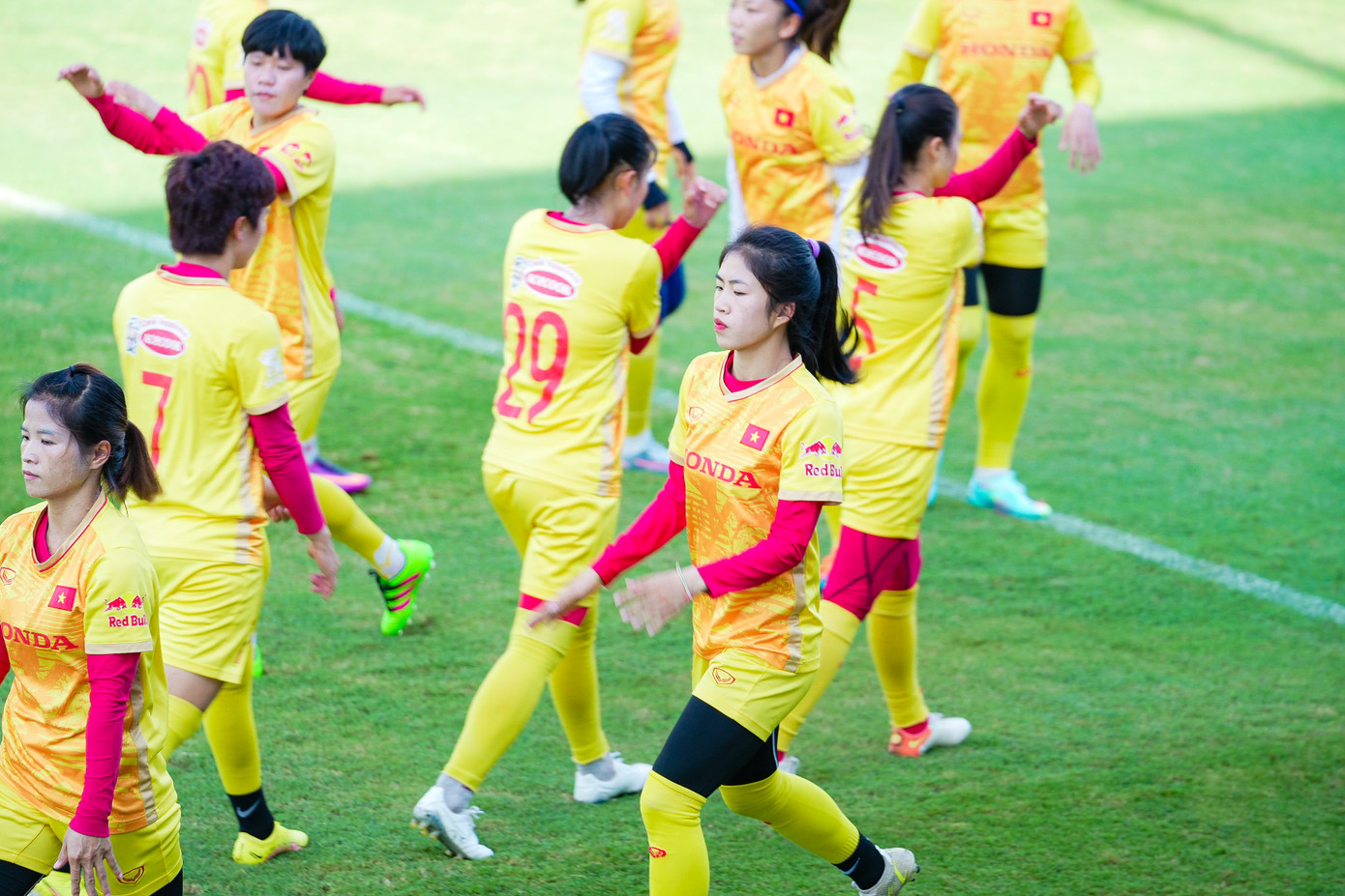 Chiều 3/7, khi tới thăm hỏi và động viên ĐT nữ Việt Nam, Thủ tướng Phạm Minh Chính đã nhắc tới Thanh Nhã và khoảnh khắc tỏa sáng ở trận giao hữu với ĐT Đức, mong muốn cô cùng các đồng đội tiếp tục tạo nên những màn trình diễn tương tự ở sân chơi World Cup.