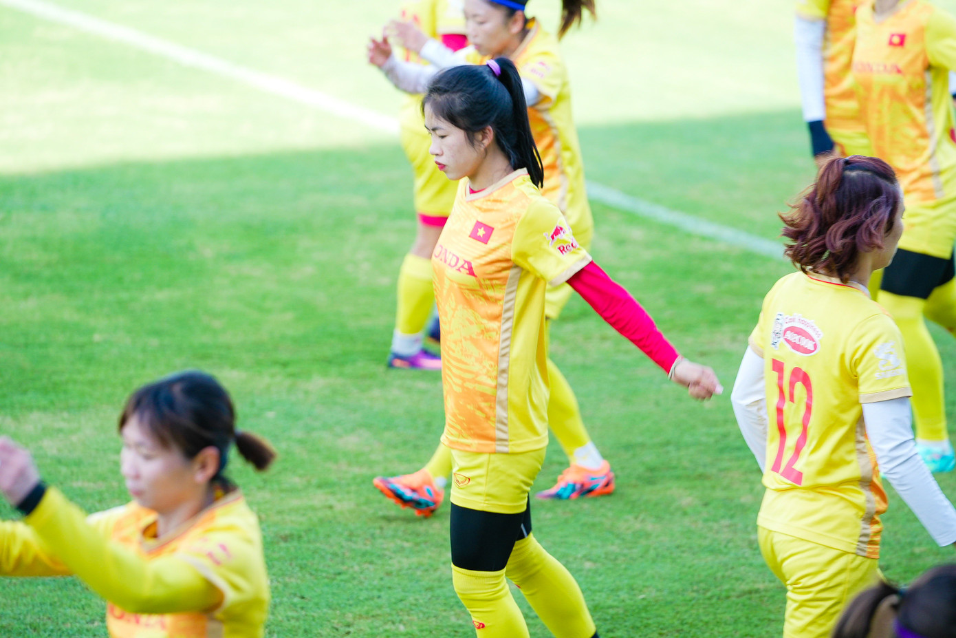 Chiều 3/7, khi tới thăm hỏi và động viên ĐT nữ Việt Nam, Thủ tướng Phạm Minh Chính đã nhắc tới Thanh Nhã và khoảnh khắc tỏa sáng ở trận giao hữu với ĐT Đức, mong muốn cô cùng các đồng đội tiếp tục tạo nên những màn trình diễn tương tự ở sân chơi World Cup.