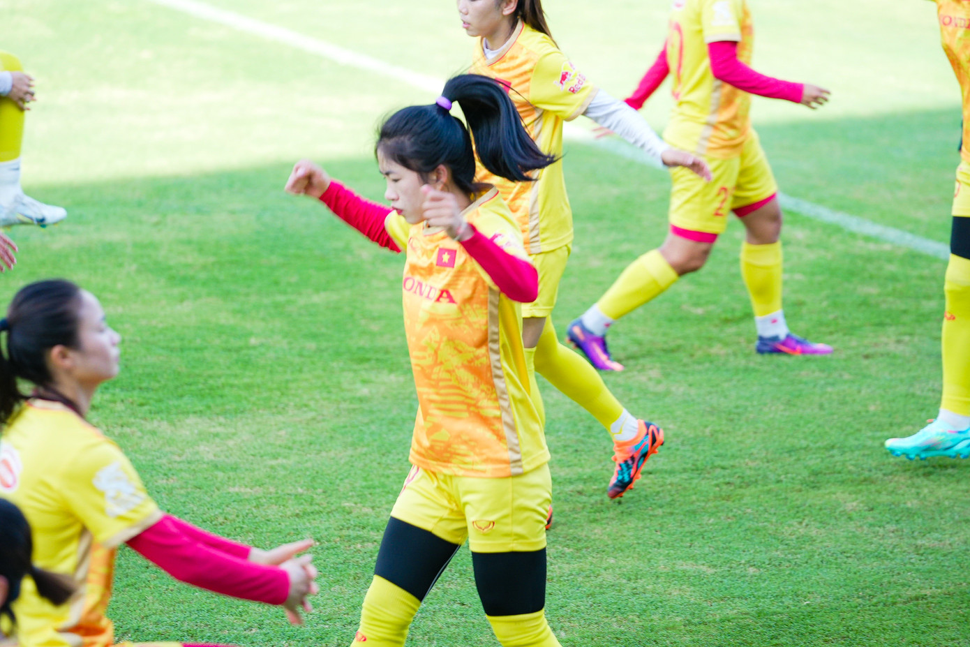 Chiều 3/7, khi tới thăm hỏi và động viên ĐT nữ Việt Nam, Thủ tướng Phạm Minh Chính đã nhắc tới Thanh Nhã và khoảnh khắc tỏa sáng ở trận giao hữu với ĐT Đức, mong muốn cô cùng các đồng đội tiếp tục tạo nên những màn trình diễn tương tự ở sân chơi World Cup.