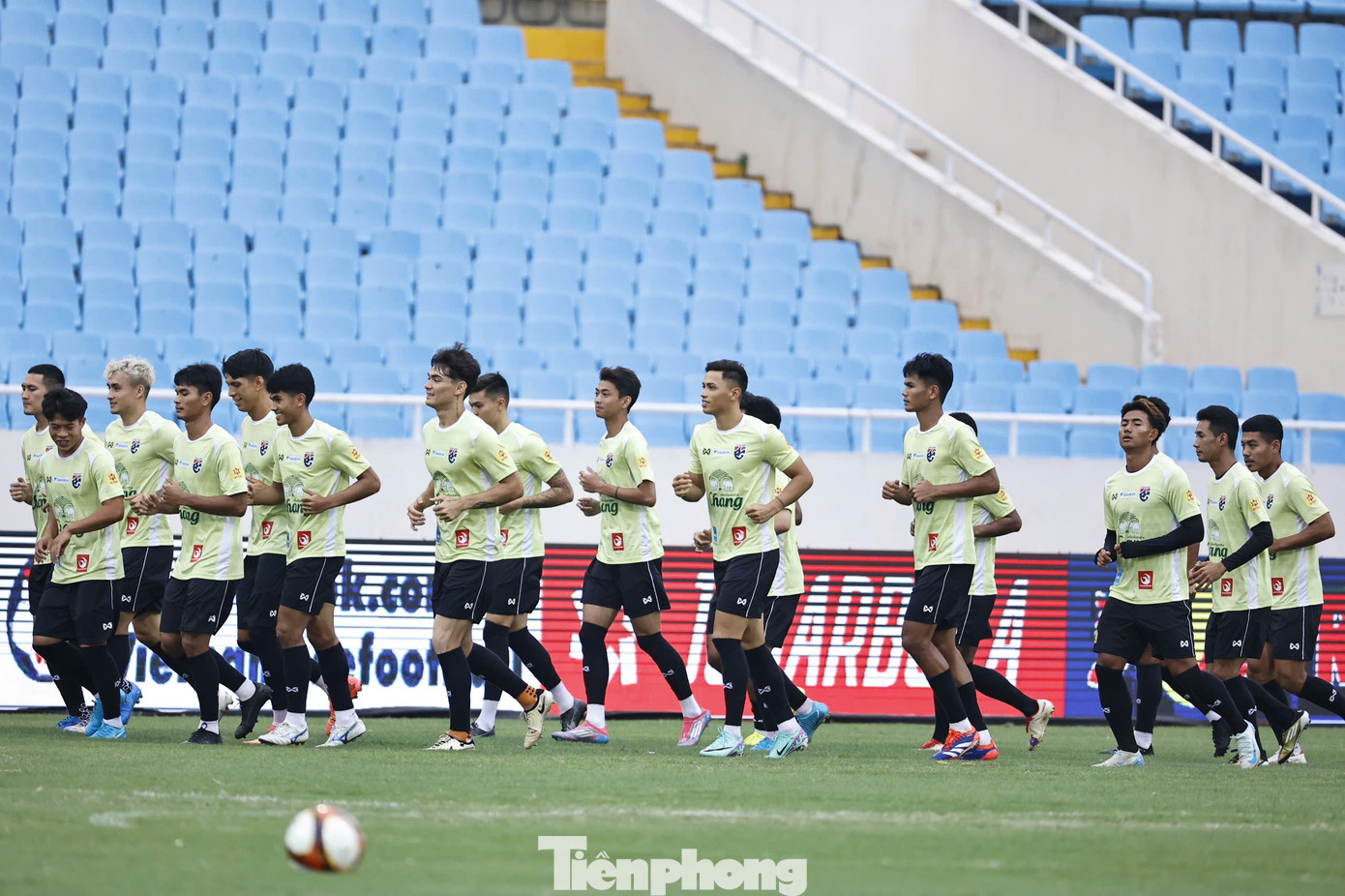 Chiều muộn ngày 9/9, ĐT Thái Lan đã có buổi tập làm quen sân Mỹ Đình nhằm chuẩn bị cho trận giao hữu quốc tế gặp ĐT Việt Nam vào 20h00 ngày 10/9.