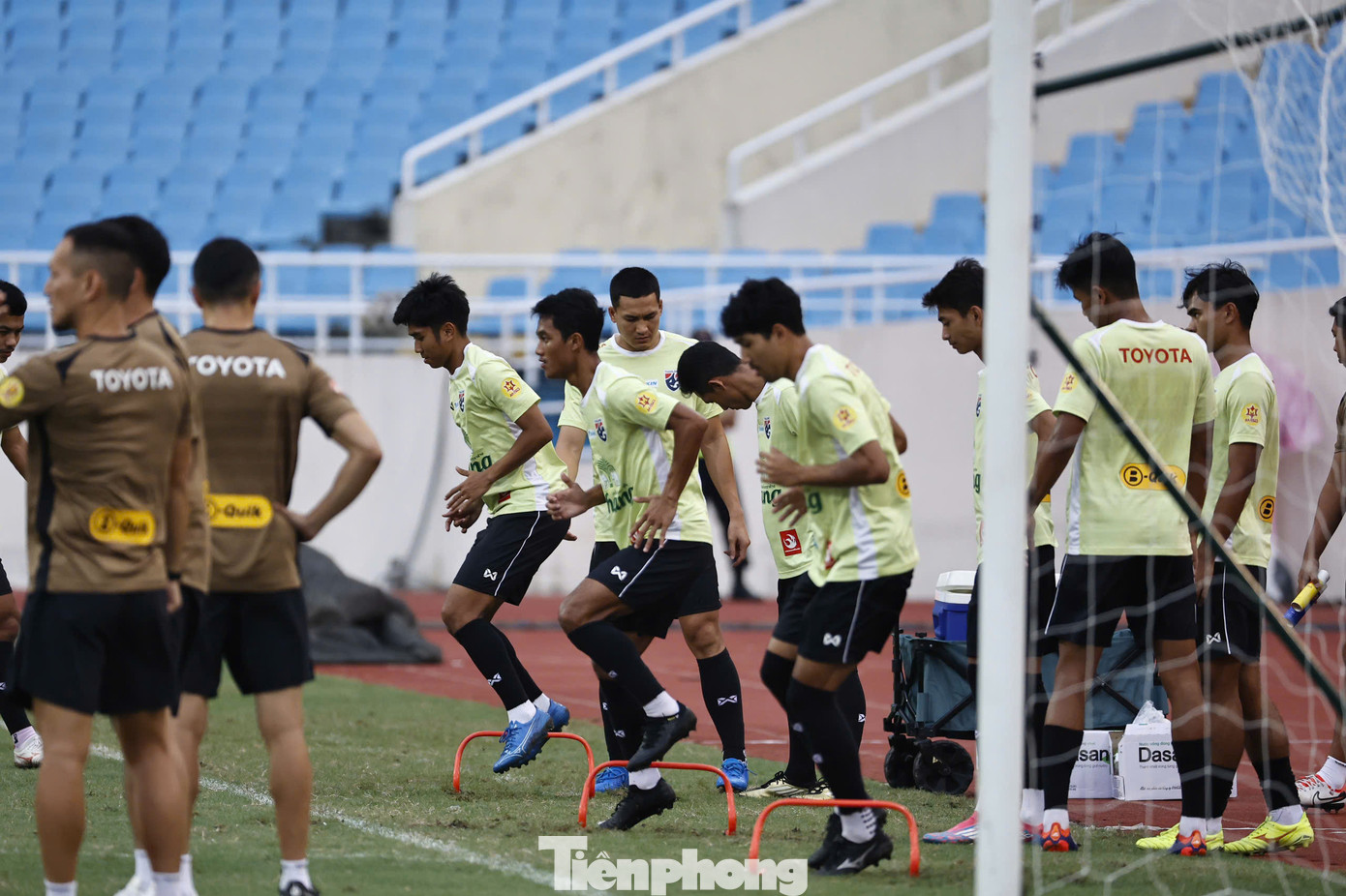 HLV Ishii cũng nói rằng những cầu thủ vắng mặt như Theerathon, Kritsada, Sarach Yooyen hay Chanathip đã chứng minh năng lực, nên không nhất thiết phải tham gia lần triệu tập này. Thay vào đó, ông mang tới Việt Nam những gương mặt trẻ và trao cho họ cơ hội thể hiện.