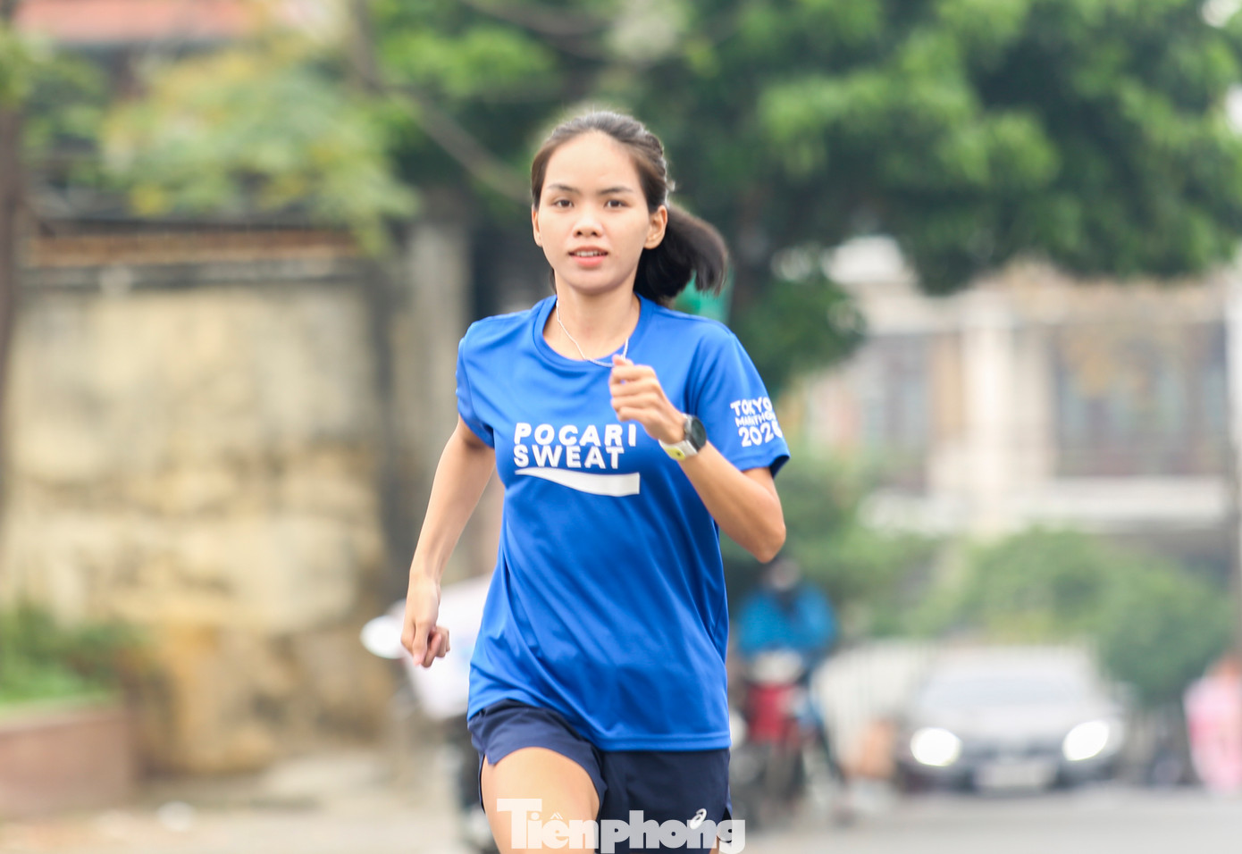 Có mặt tại Quảng Trị từ ngày 20/3, Hoàng Thị Ngọc Hoa, đương kim vô địch cự ly full marathon của Tiền Phong Marathon đang tích cực tập luyện để đăng quang một lần nữa.