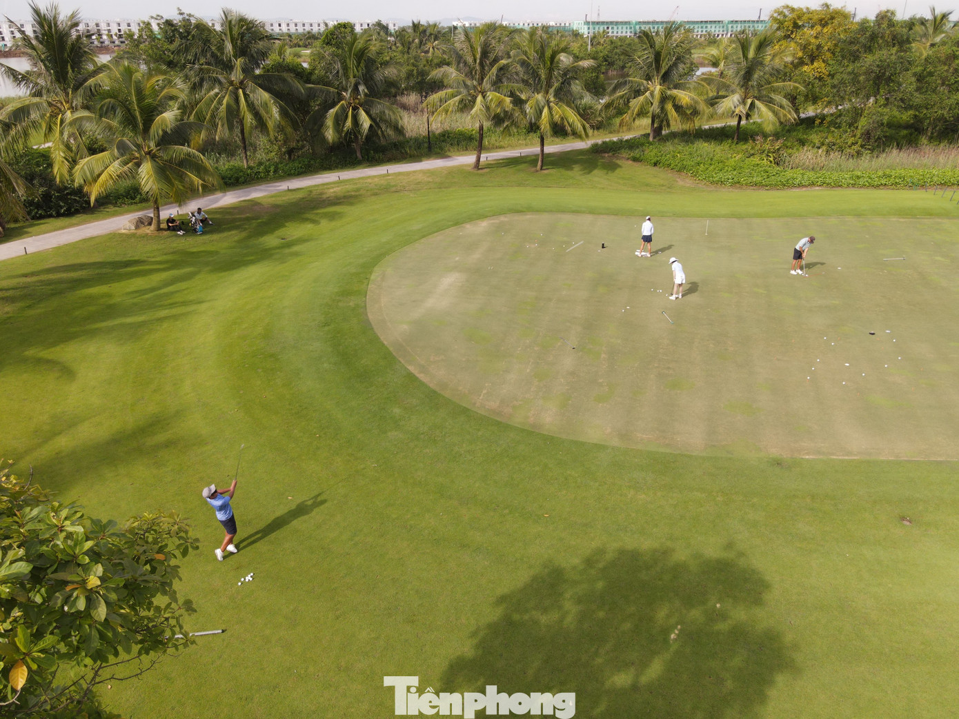 Chiều 11/8, tức ba ngày trước khi Giải Vô địch Golf Quốc gia 2024, Cúp VinFast - Hải Phòng khởi tranh, đông đảo golfer đã có mặt tại Vinpearl Golf Hải Phòng để tập luyện, nhằm có sự chuẩn bị tốt nhất cho giải đấu.