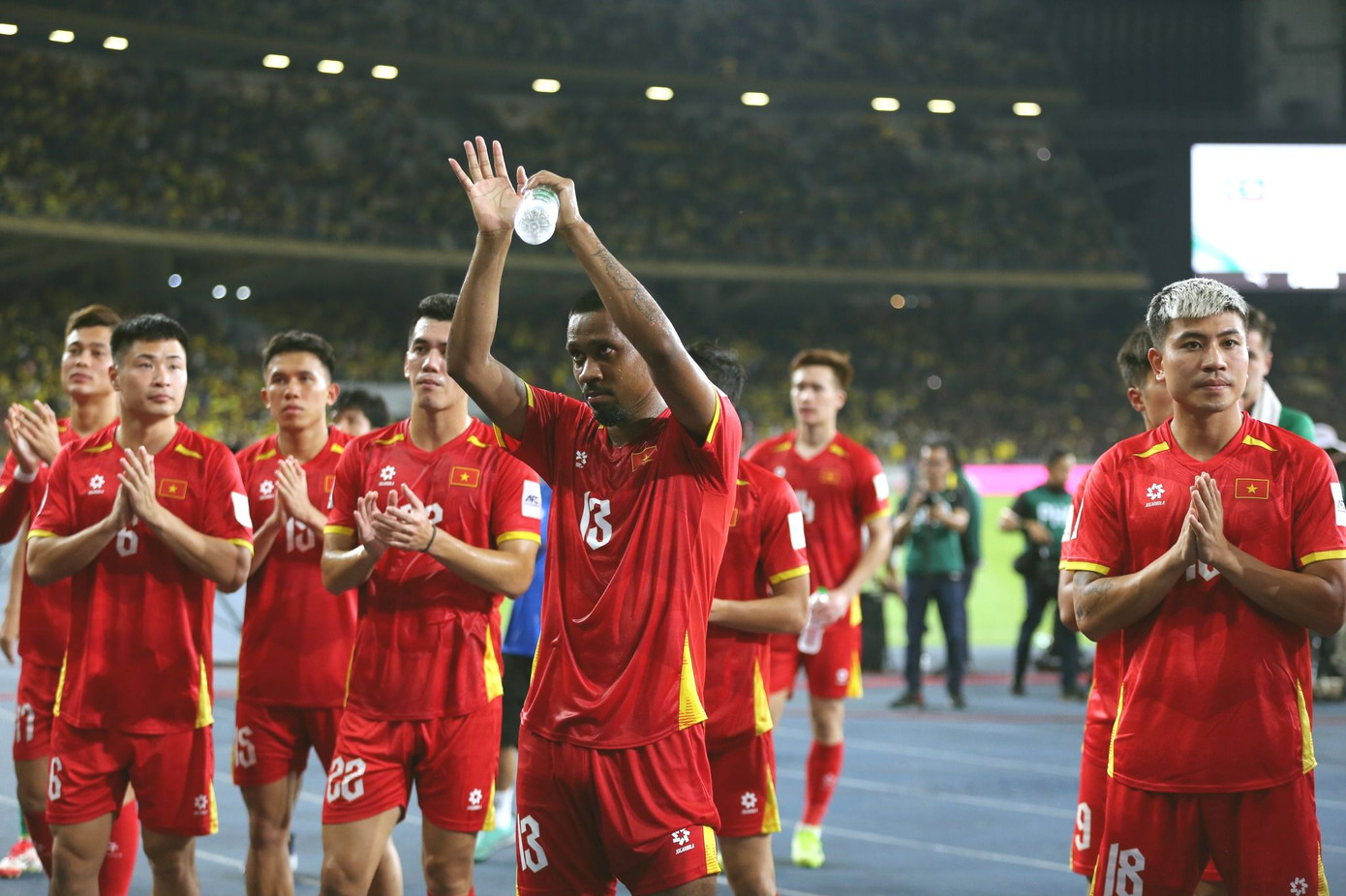 ĐT Việt Nam rời Bukit Jalil với rất nhiều mông lung về con đường phía trước. (Ảnh: Hữu Phạm)