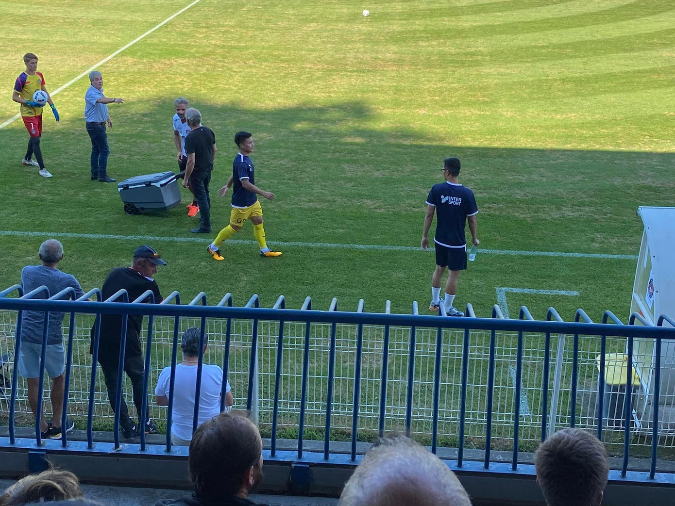 Quang Hải được Luvan Lập chụp từ khán đài Maurice-Trelut. (Ảnh: FBNV) Quang Hải được Luvan Lập chụp từ khán đài Maurice-Trelut. (Ảnh: FBNV)