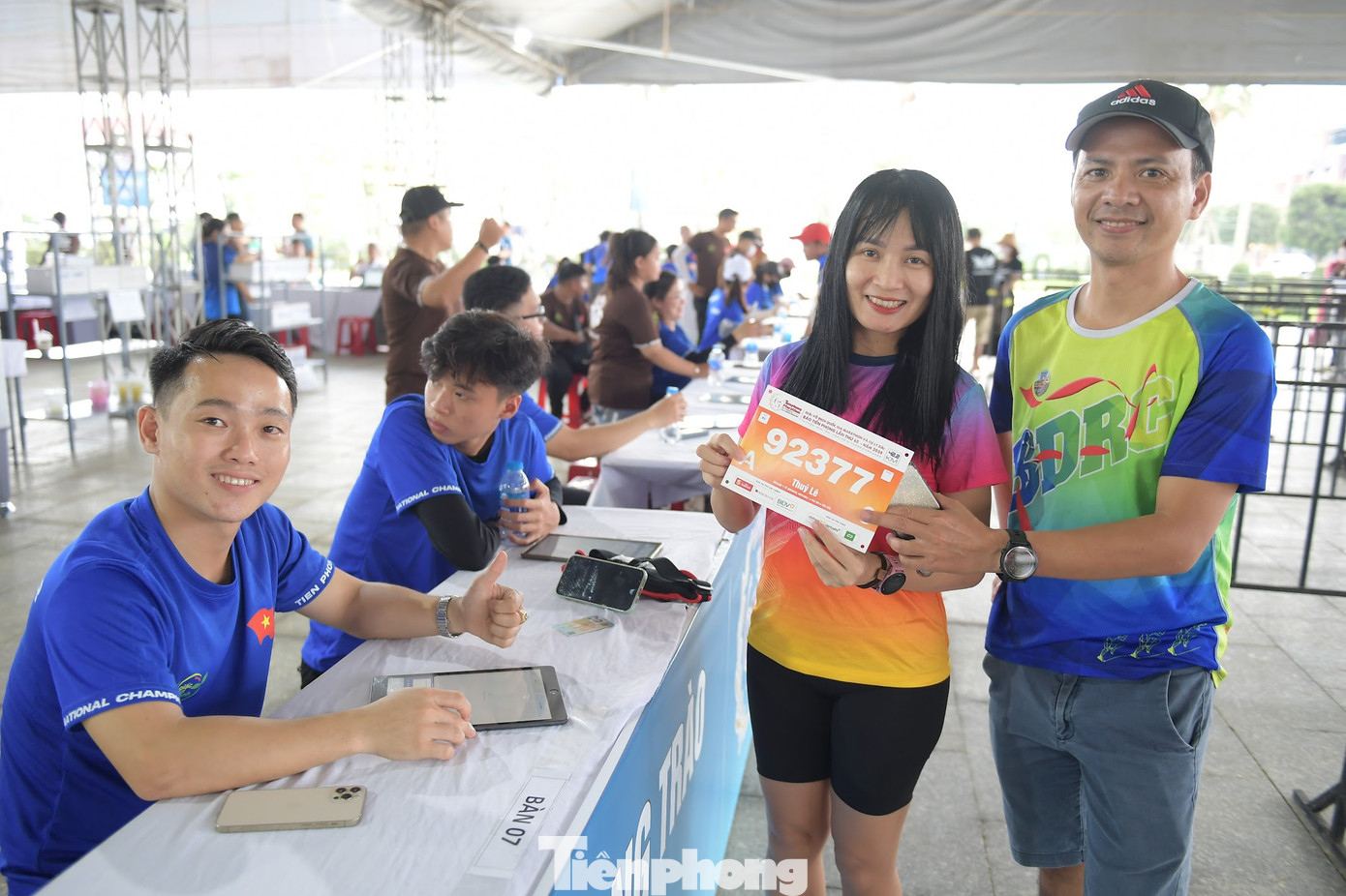 Những VĐV không thể đến nhận trực tiếp có thể ủy quyền, chỉ cần người được ủy quyền mang theo CCCD và email chứa QR Code.