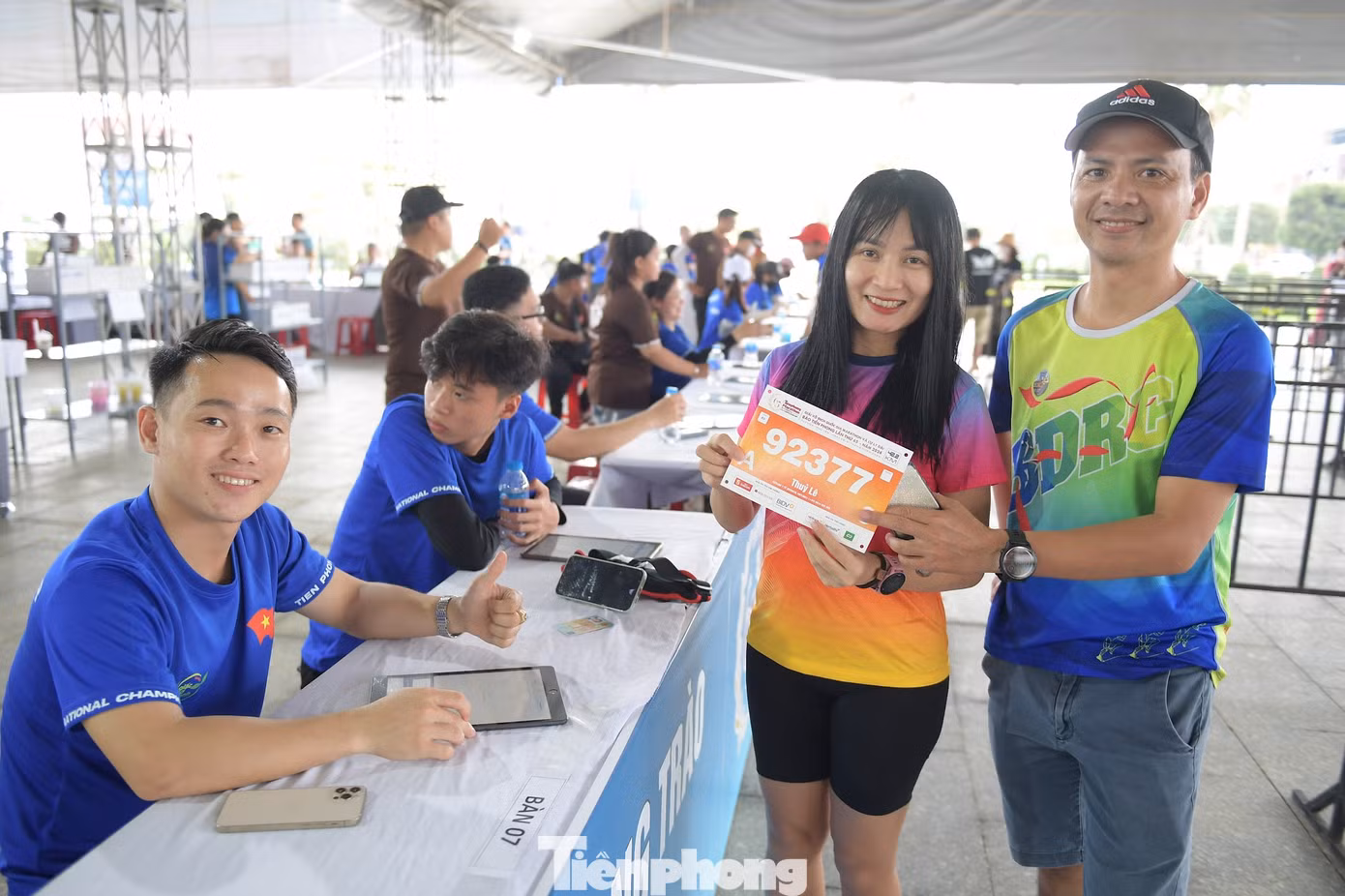 Những VĐV không thể đến nhận trực tiếp có thể ủy quyền, chỉ cần người được ủy quyền mang theo CCCD và email chứa QR Code.