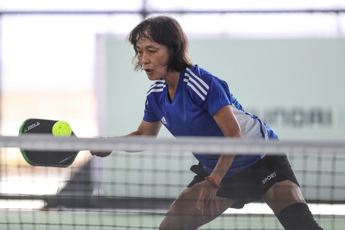 Mặc dù vậy, với kinh nghiệm dày dạn, hai cô dễ dàng làm chủ cây vợt pickleball, đồng thời tham dự nhiều giải trong thời gian qua. Và bây giờ, cả hai có mặt tại Giải Pickleball Việt Nam - Cúp Hyundai Thành Công 2025 ở cụm sân Pickleball D-JOY.