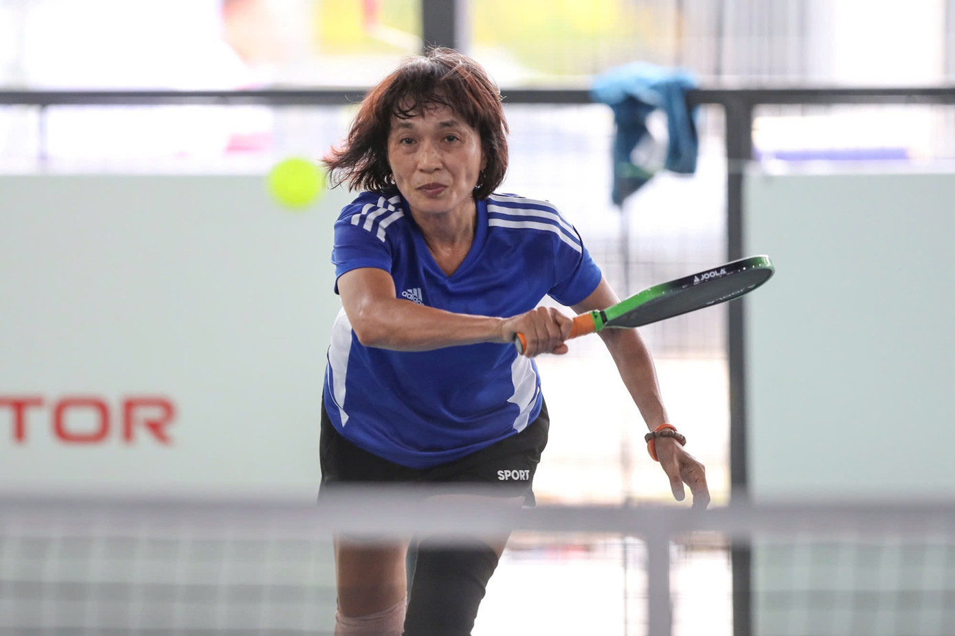 Mặc dù vậy, với kinh nghiệm dày dạn, hai cô dễ dàng làm chủ cây vợt pickleball, đồng thời tham dự nhiều giải trong thời gian qua. Và bây giờ, cả hai có mặt tại Giải Pickleball Việt Nam - Cúp Hyundai Thành Công 2025 ở cụm sân Pickleball D-JOY.
