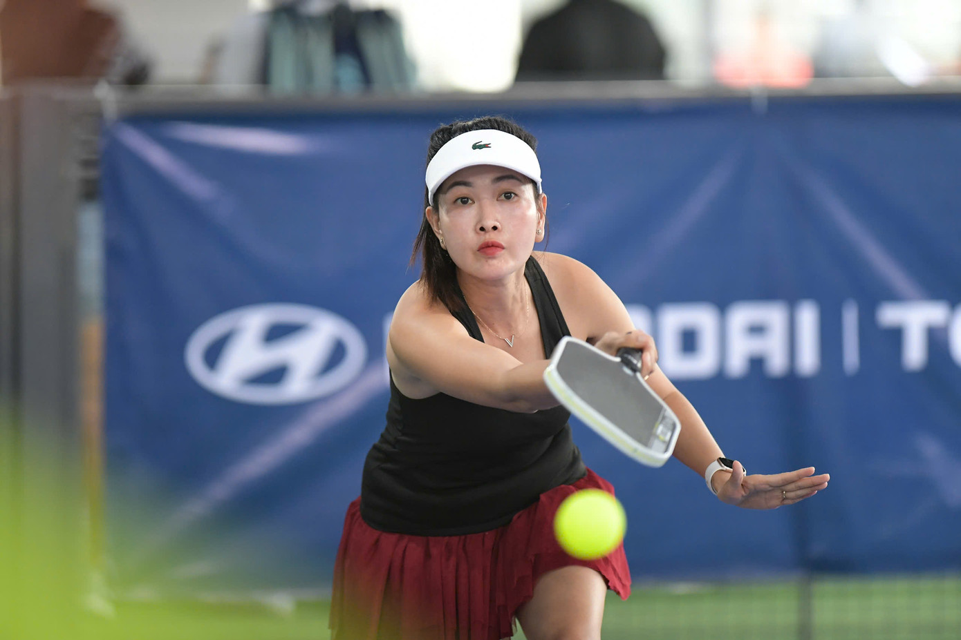 Trong ngày thi đấu thứ hai (5/7), Giải Vô địch Pickleball Việt Nam - Cúp Hyundai Thành Công 2025 không chỉ gây phấn khích bởi những đường bóng đẹp mắt mà còn bởi nhan sắc rực rỡ của các nữ vận động viên tham dự giải đấu. Một trong số đó là vận động viên Triệu Thị Hải Yến đến từ Vũng Tàu.