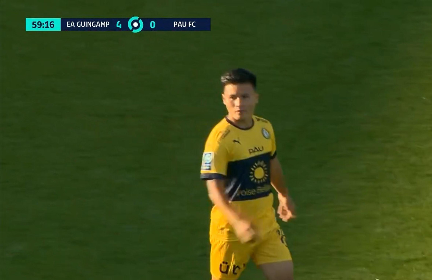 Quang Hải vào sân phút 60 trong trận đấu giữa Pau FC và Guingamp. Quang Hải vào sân phút 60 trong trận đấu giữa Pau FC và Guingamp.