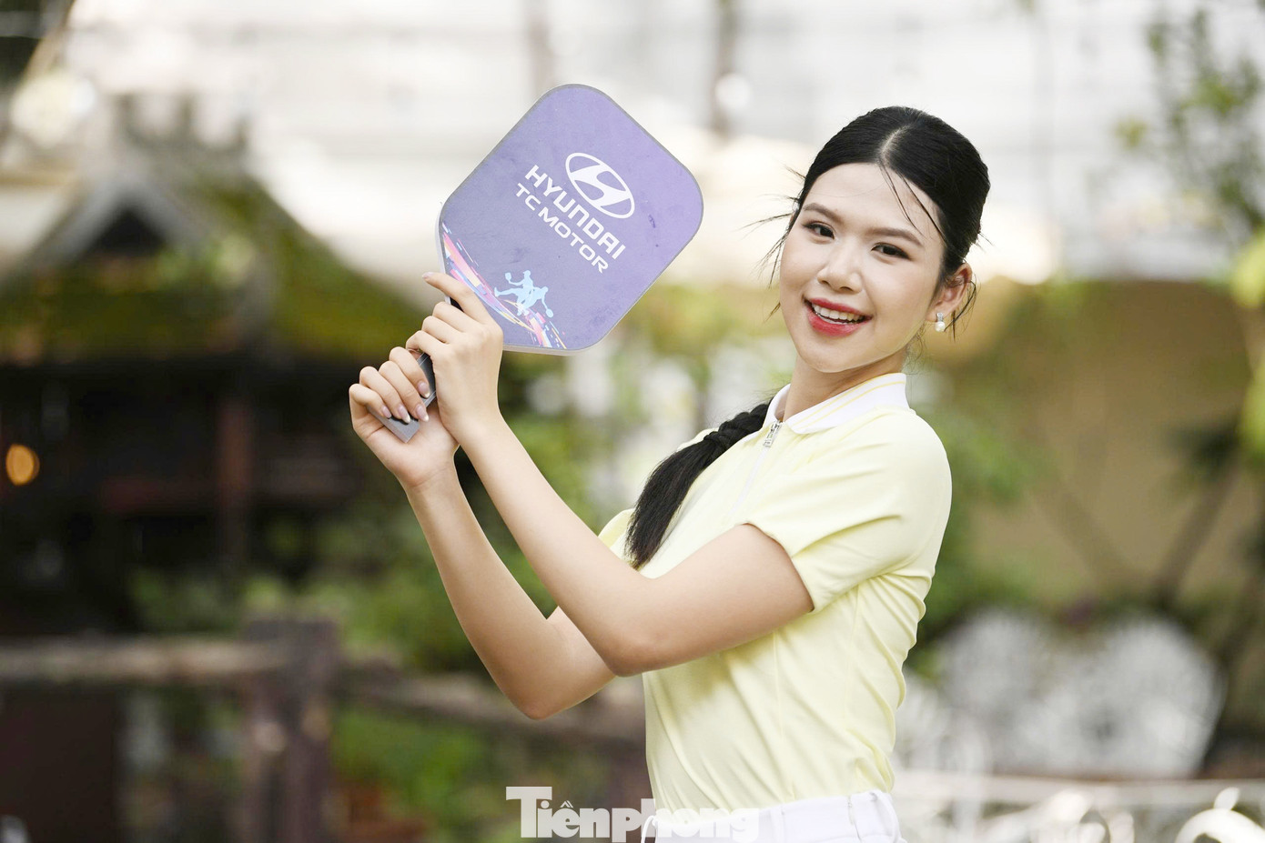 Là Đại sứ Thể thao và Thời trang, Đinh Hoàng Linh Đan cũng cho biết thêm, điểm đặc biệt khác của pickleball chính là kết hợp hoàn hảo giữa thời trang và thể thao trên sân. Giải Vô địch Pickleball Việt Nam 2025 đã mang đến sự phấn khích lớn khi trao Vương miện cho Người Đẹp Pickleball nhằm tôn vinh hình ảnh người phụ nữ trẻ trung, khoẻ khoắn và văn minh thời đại mới.