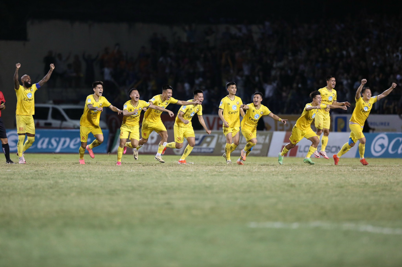 Ở các trận đấu mang tính sống còn, tinh thần chiến đấu mạnh mẽ của Đông Á Thanh Hóa luôn được thể hiện đầy đủ, tạo nên chiến thắng sau cùng.