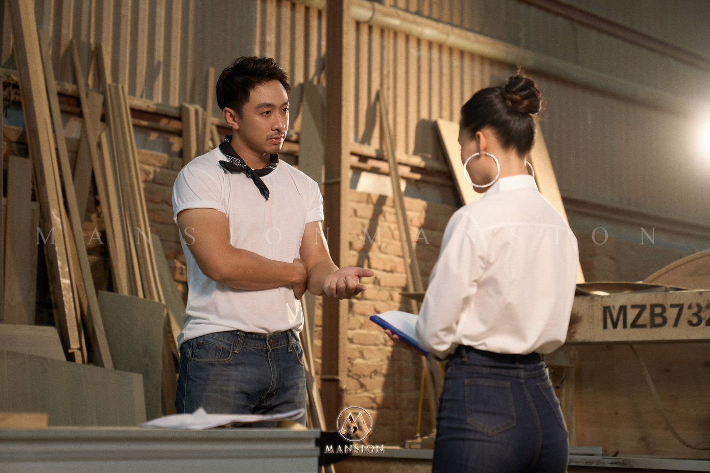 Như đội ngũ kiến trúc sư của Nội thất Mansion, Trương Hoàng trao đổi về ý tưởng trước khi bắt tay vào thiết kế và thi công.