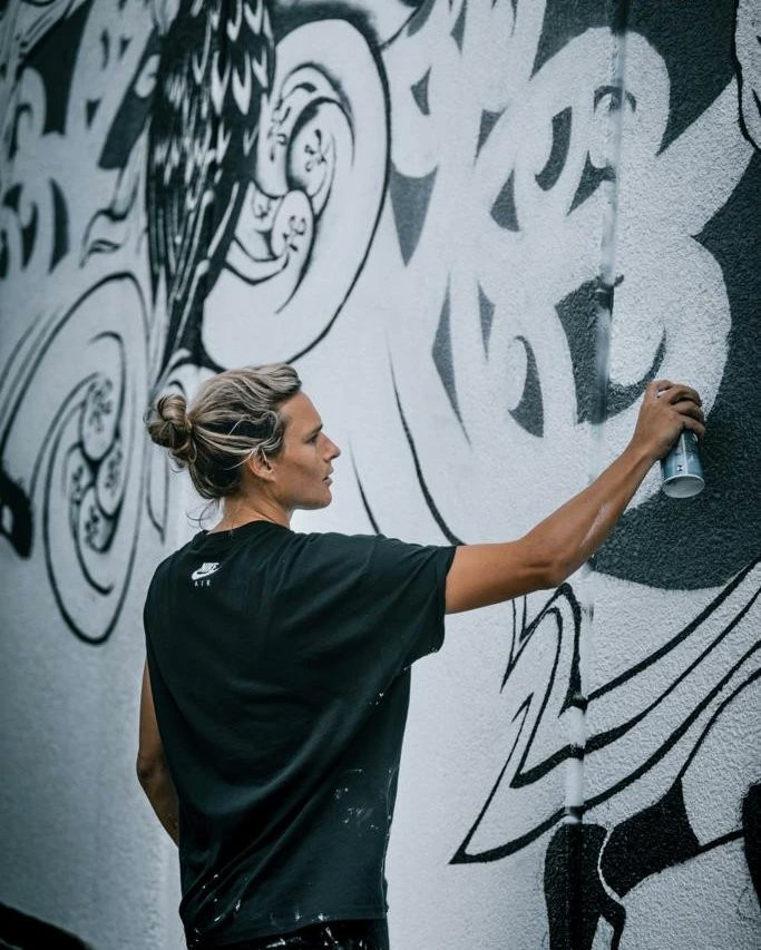 Wilkinson thực hiện tác phẩm tại sân vận động quốc gia Eden Park.