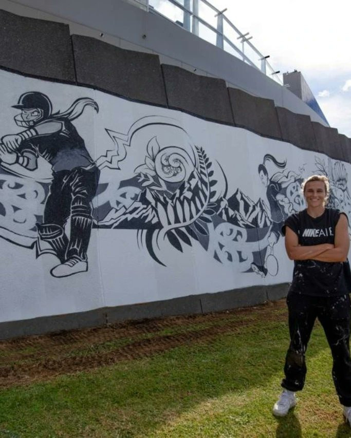 Wilkinson thực hiện tác phẩm tại sân vận động quốc gia Eden Park.