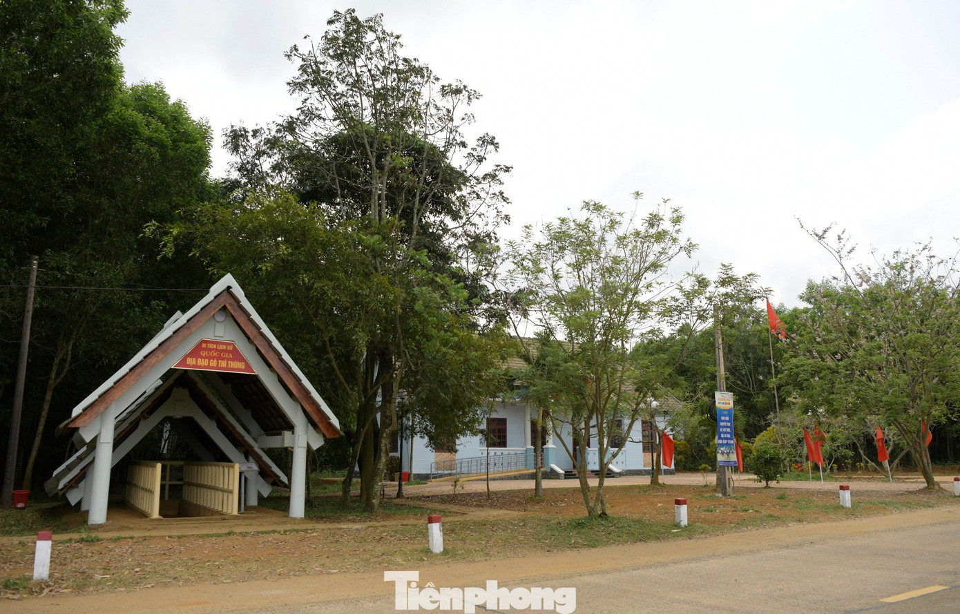 Cũng trên Cao nguyên Vân Hòa, tại xã An Xuân là Di tích lịch sử quốc gia Địa đạo Gò Thì Thùng, căn cứ địa bí mật trong cuộc kháng chiến chống Mỹ cứu nước của quân và dân Phú Yên.