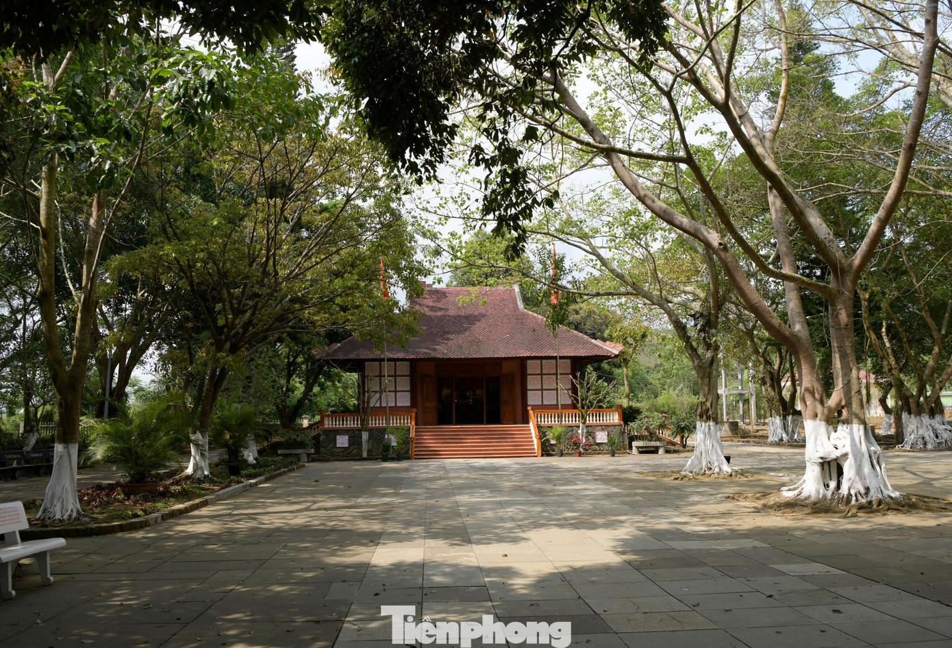 Đầu tháng 9/1969, giữa lúc cuộc kháng chiến chống Mỹ cứu nước vào thời điểm ác liệt, nhận được tin Chủ tịch Hồ Chí Minh qua đời, Thường vụ Tỉnh ủy Phú Yên triệu tập cuộc họp bất thường, sau đó chọn nơi đây để tổ chức lễ truy điệu Chủ tịch Hồ Chí Minh.