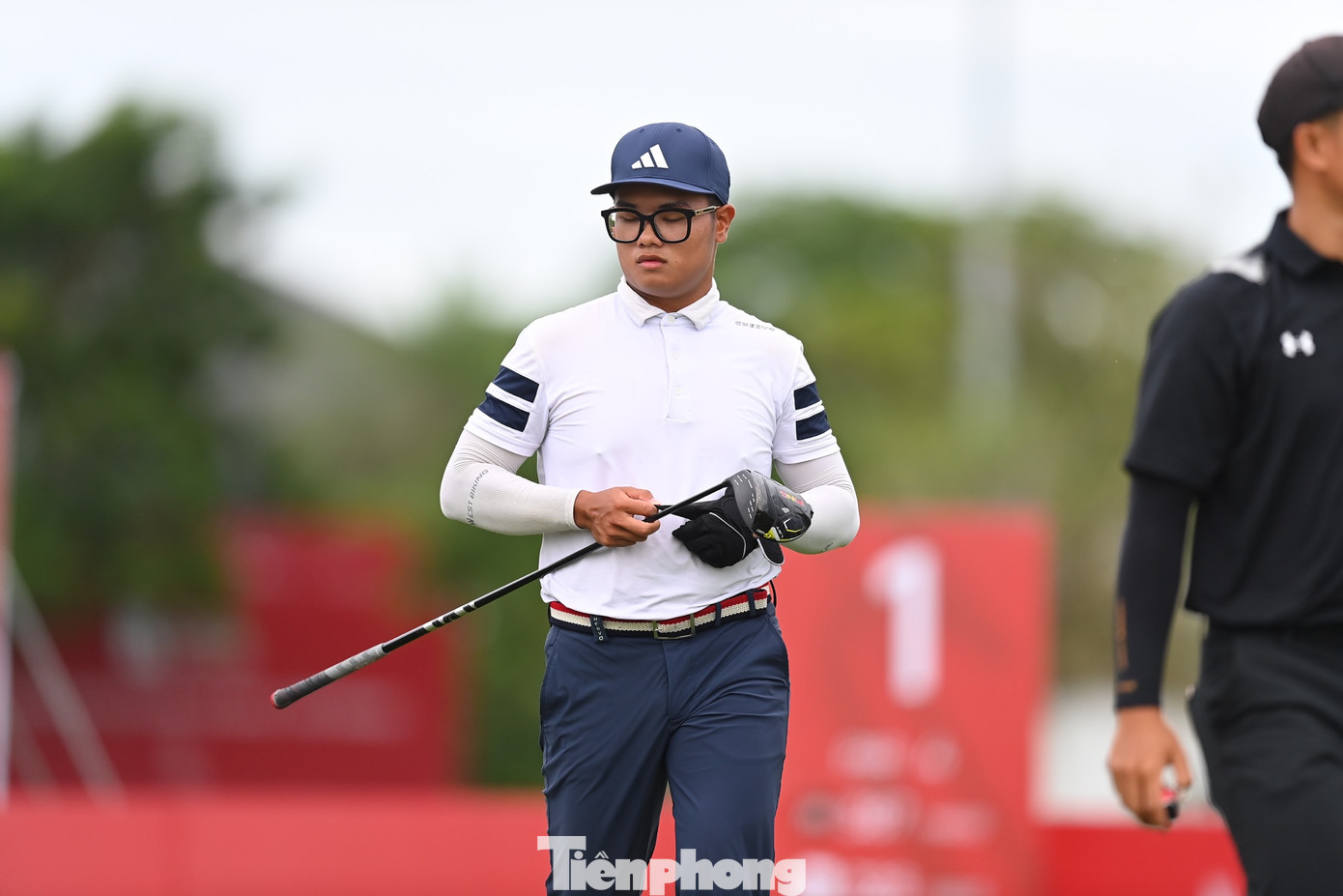 Trong buổi khai mạc Giải Vô địch Golf Quốc gia năm 2023 - Cúp VinFast, Nguyễn Nhất Long chia sẻ với PV báo Tiền Phong, rằng anh "hơi run", đồng thời dùng động tác để mô tả đôi tay không chịu nghe lời.