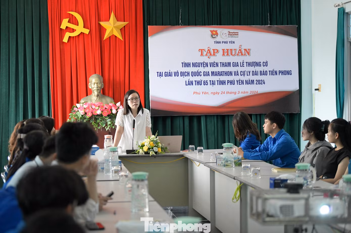 Bà Trần Thị Thu Hà - Thường trực Ban tổ chức báo Tiền Phong, cho biết Lễ Thượng cờ có ý nghĩa vô cùng quan trọng, nhằm truyền tải thông điệp về tinh thần yêu nước, khơi gợi niềm tự hào dân tộc, trách nhiệm bảo vệ chủ quyền và toàn vẹn lãnh thổ.