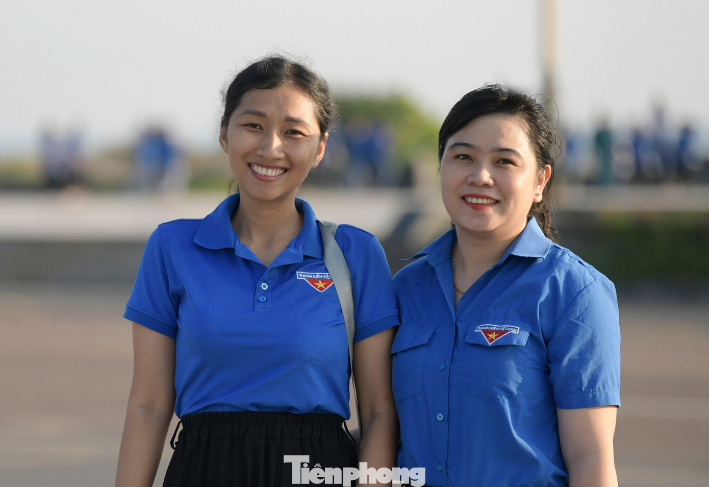 Trao đổi với báo Tiền Phong, chị Lê Thị Hà (trái), Bí thư Đoàn Trường Phổ thông Dân tộc nội trú tỉnh Phú Yên cho biết, Đoàn trường cũng thường xuyên phối hợp với thành đoàn Tuy Hòa trong các hoạt động bảo vệ môi trường cũng như nhiều chương trình cộng đồng khác. Với Tiền Phong Marathon 2024, trường cũng sẽ có đội cổ vũ, khích lệ tinh thần các vận động viên.