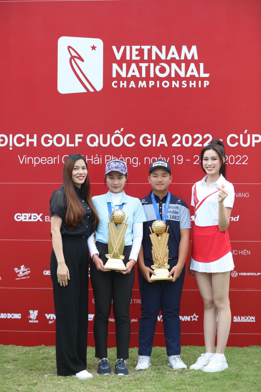 &quot;Tôi cảm ơn báo Tiền Phong vì đã đưa tôi đến golf”, chị Khoa nói.