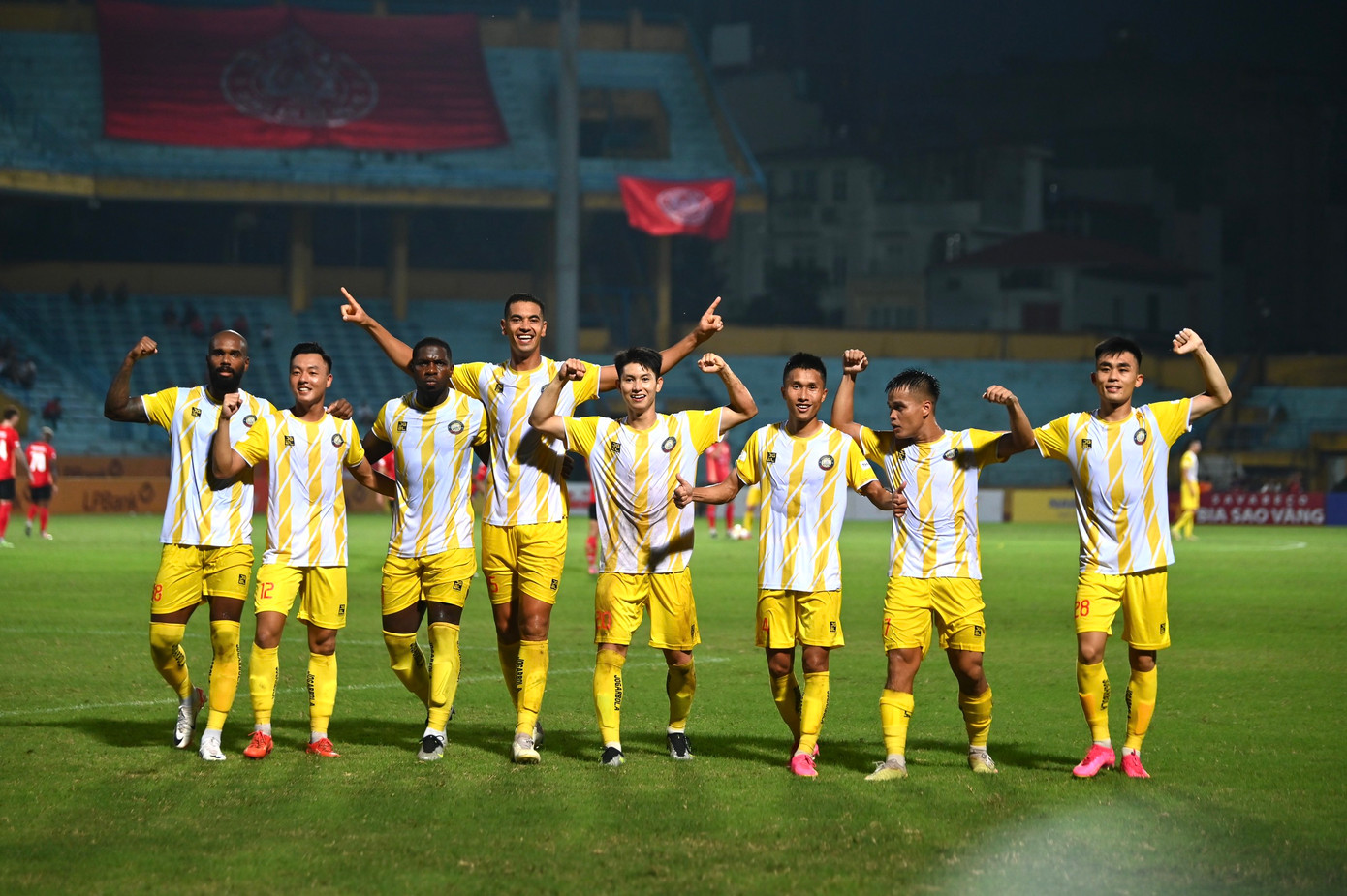 Đông Á Thanh Hoá lần thứ hai giành Siêu cúp sau khi đánh bại Công an Hà Nội 3-1 ảnh 42 Đông Á Thanh Hoá lần thứ hai giành Siêu cúp sau khi đánh bại Công an Hà Nội 3-1 ảnh 42