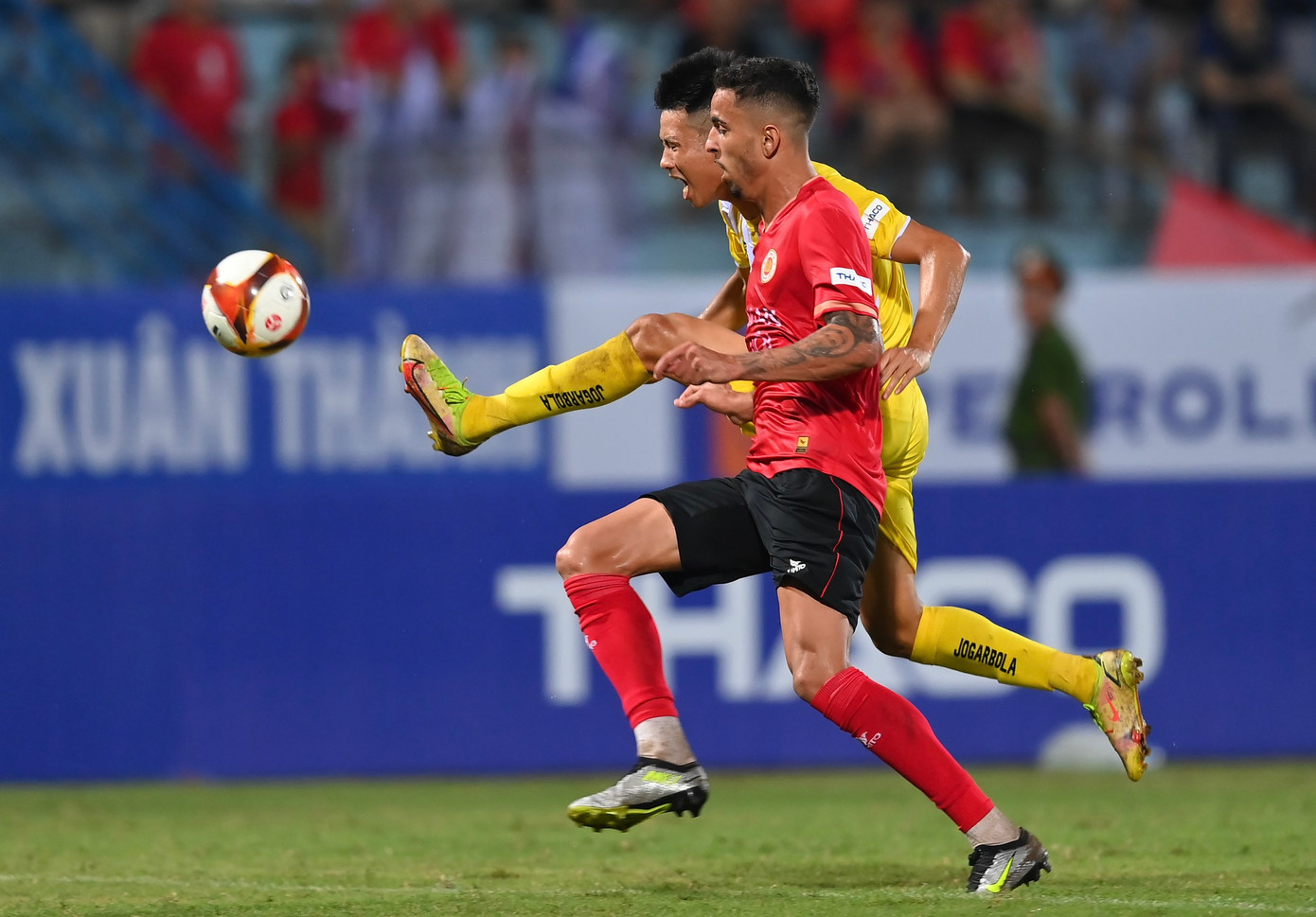 Đông Á Thanh Hoá lần thứ hai giành Siêu cúp sau khi đánh bại Công an Hà Nội 3-1 ảnh 48 Đông Á Thanh Hoá lần thứ hai giành Siêu cúp sau khi đánh bại Công an Hà Nội 3-1 ảnh 48