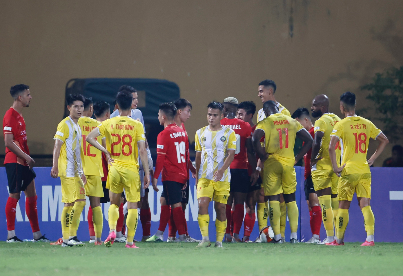 Đông Á Thanh Hoá lần thứ hai giành Siêu cúp sau khi đánh bại Công an Hà Nội 3-1 ảnh 37 Đông Á Thanh Hoá lần thứ hai giành Siêu cúp sau khi đánh bại Công an Hà Nội 3-1 ảnh 37