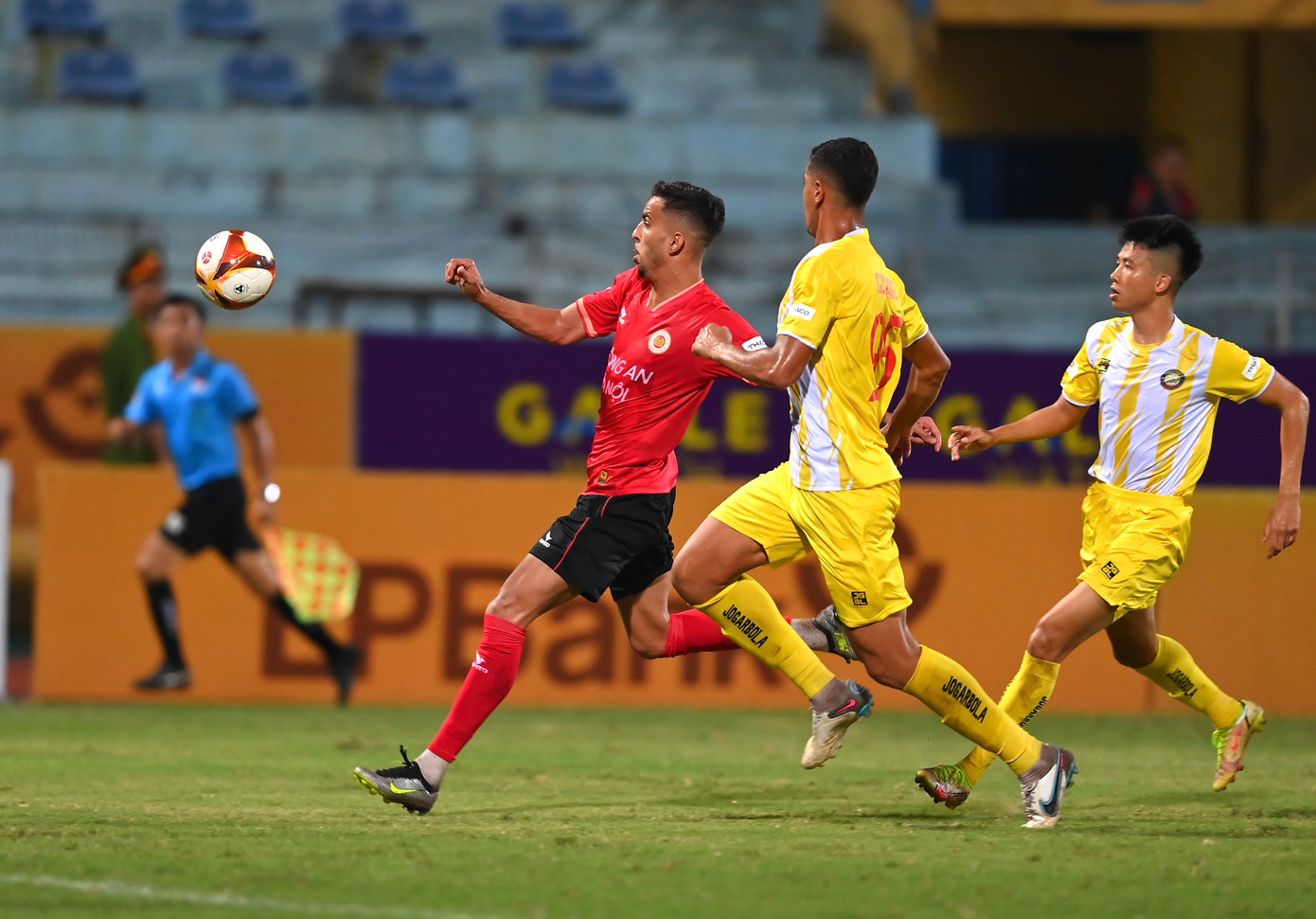 Đông Á Thanh Hoá lần thứ hai giành Siêu cúp sau khi đánh bại Công an Hà Nội 3-1 ảnh 44 Đông Á Thanh Hoá lần thứ hai giành Siêu cúp sau khi đánh bại Công an Hà Nội 3-1 ảnh 44