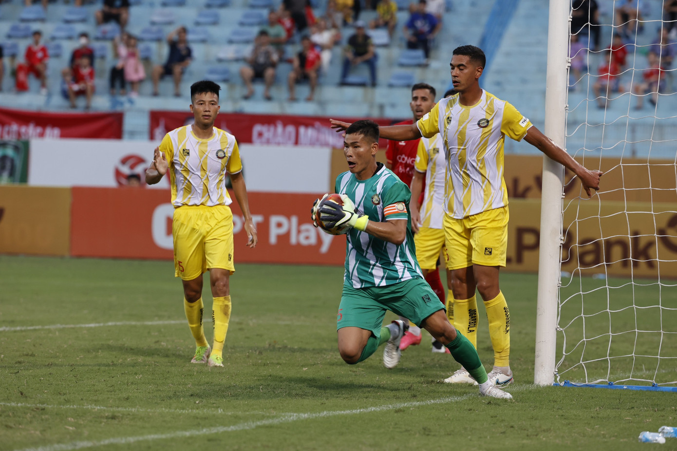 Đông Á Thanh Hoá lần thứ hai giành Siêu cúp sau khi đánh bại Công an Hà Nội 3-1 ảnh 35 Đông Á Thanh Hoá lần thứ hai giành Siêu cúp sau khi đánh bại Công an Hà Nội 3-1 ảnh 35