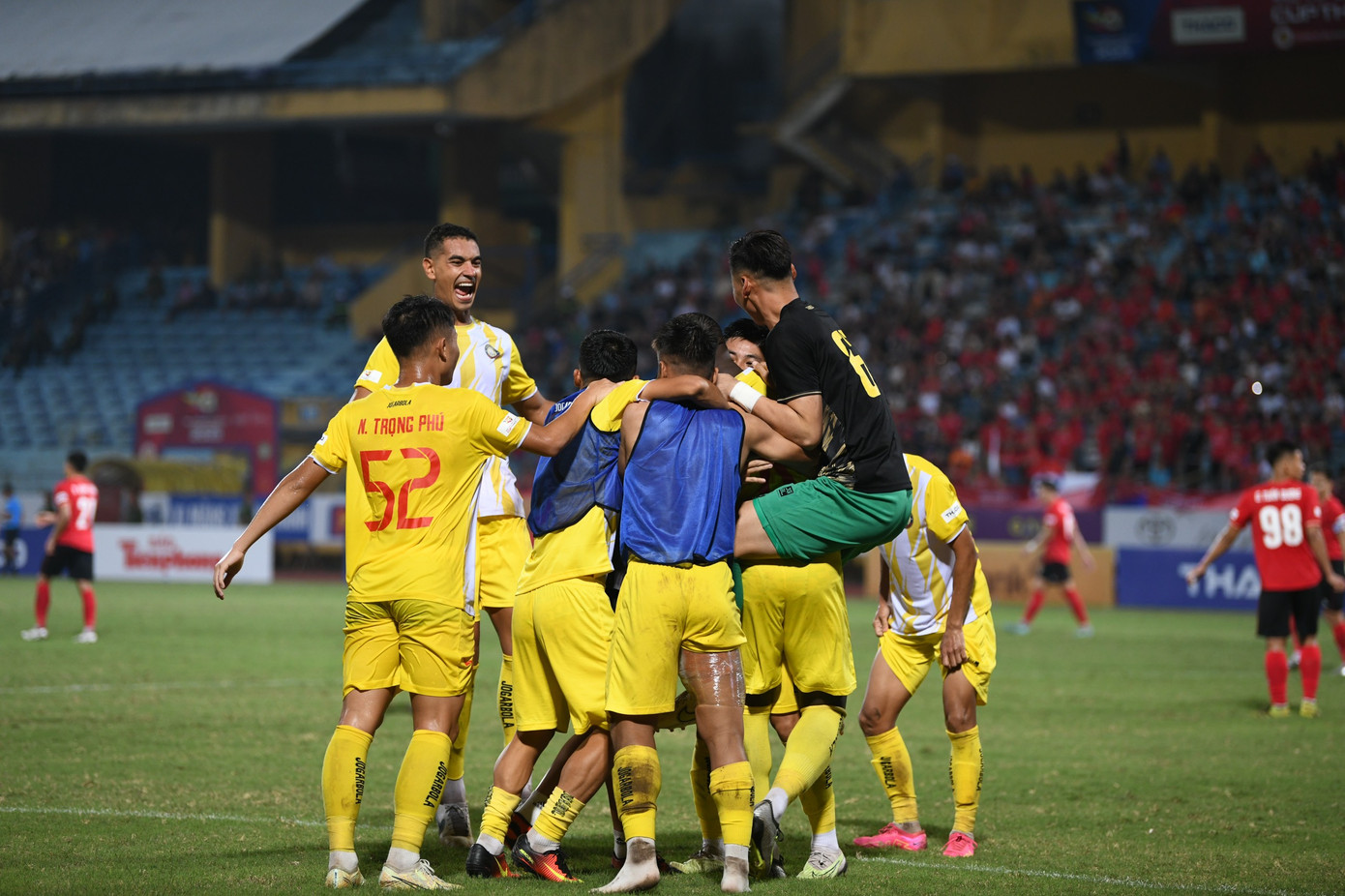 Đông Á Thanh Hoá lần thứ hai giành Siêu cúp sau khi đánh bại Công an Hà Nội 3-1 ảnh 49 Đông Á Thanh Hoá lần thứ hai giành Siêu cúp sau khi đánh bại Công an Hà Nội 3-1 ảnh 49