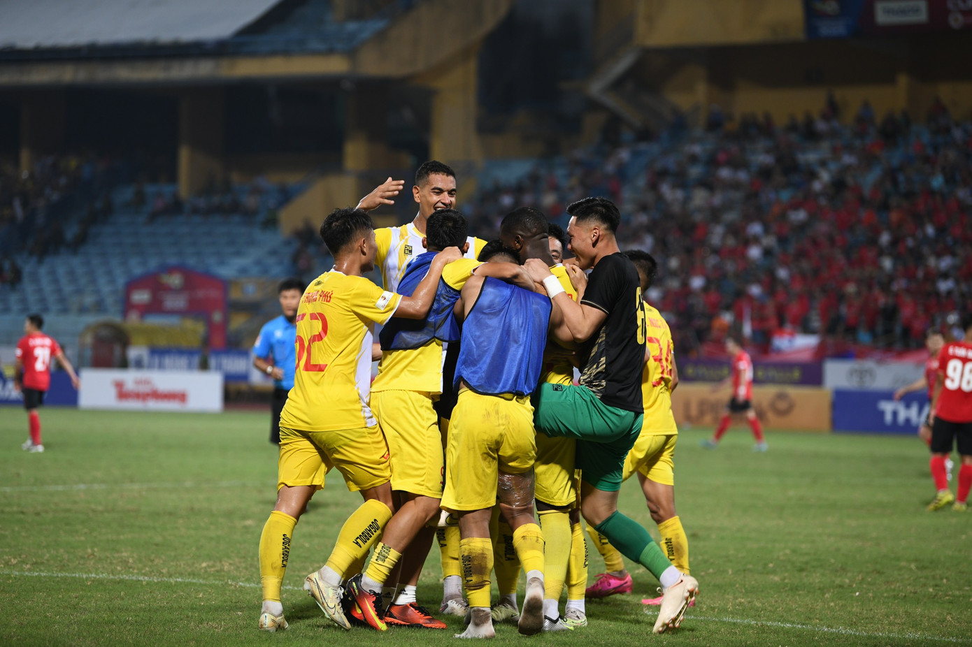 Đông Á Thanh Hoá lần thứ hai giành Siêu cúp sau khi đánh bại Công an Hà Nội 3-1 ảnh 50 Đông Á Thanh Hoá lần thứ hai giành Siêu cúp sau khi đánh bại Công an Hà Nội 3-1 ảnh 50