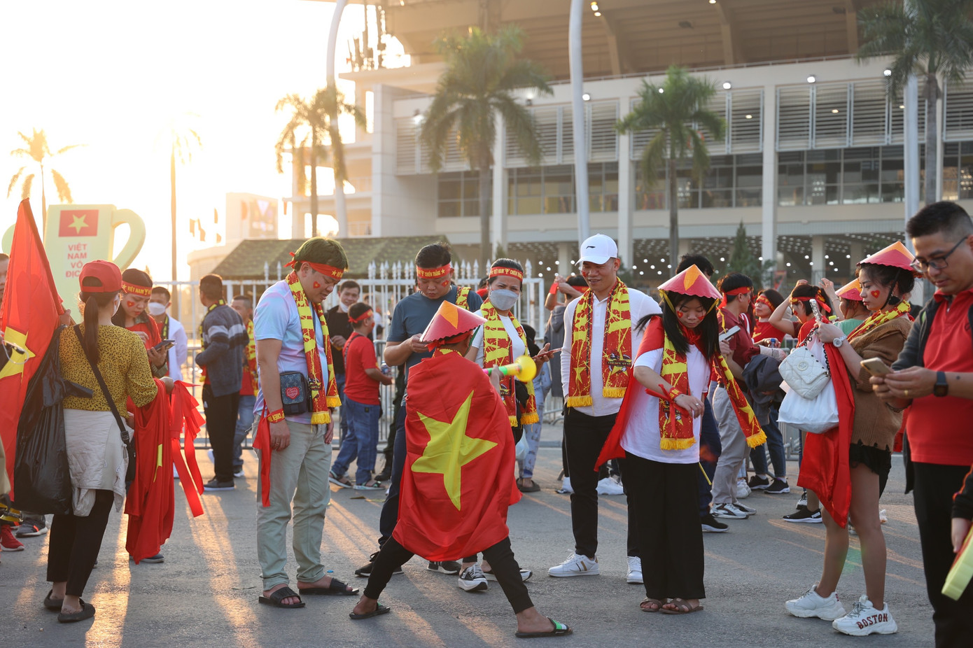 Người hâm mộ sẵn sàng nhuộm đỏ Mỹ Đình.