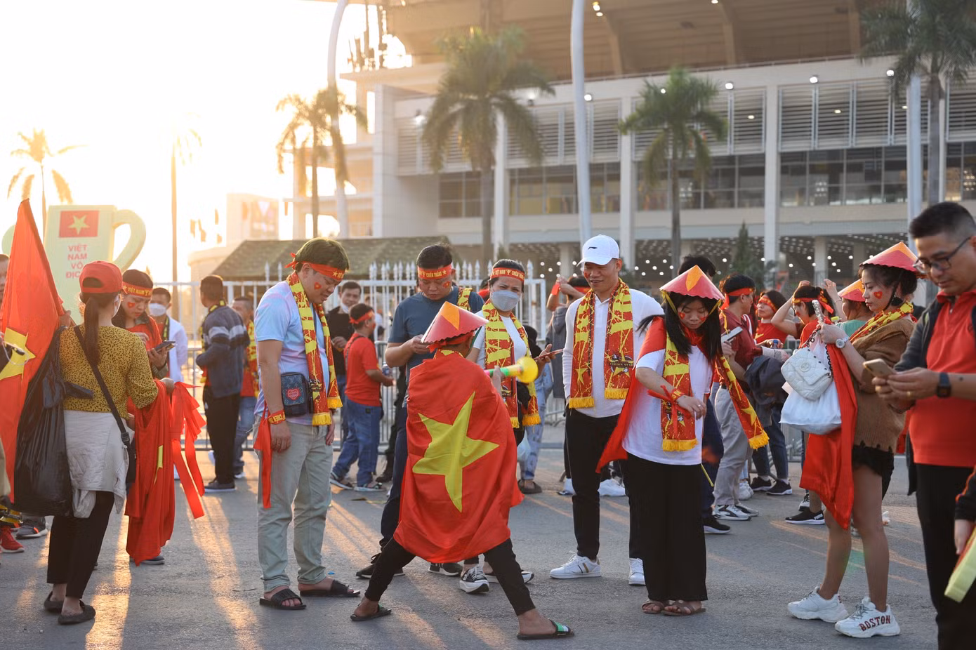 Người hâm mộ sẵn sàng nhuộm đỏ Mỹ Đình.
