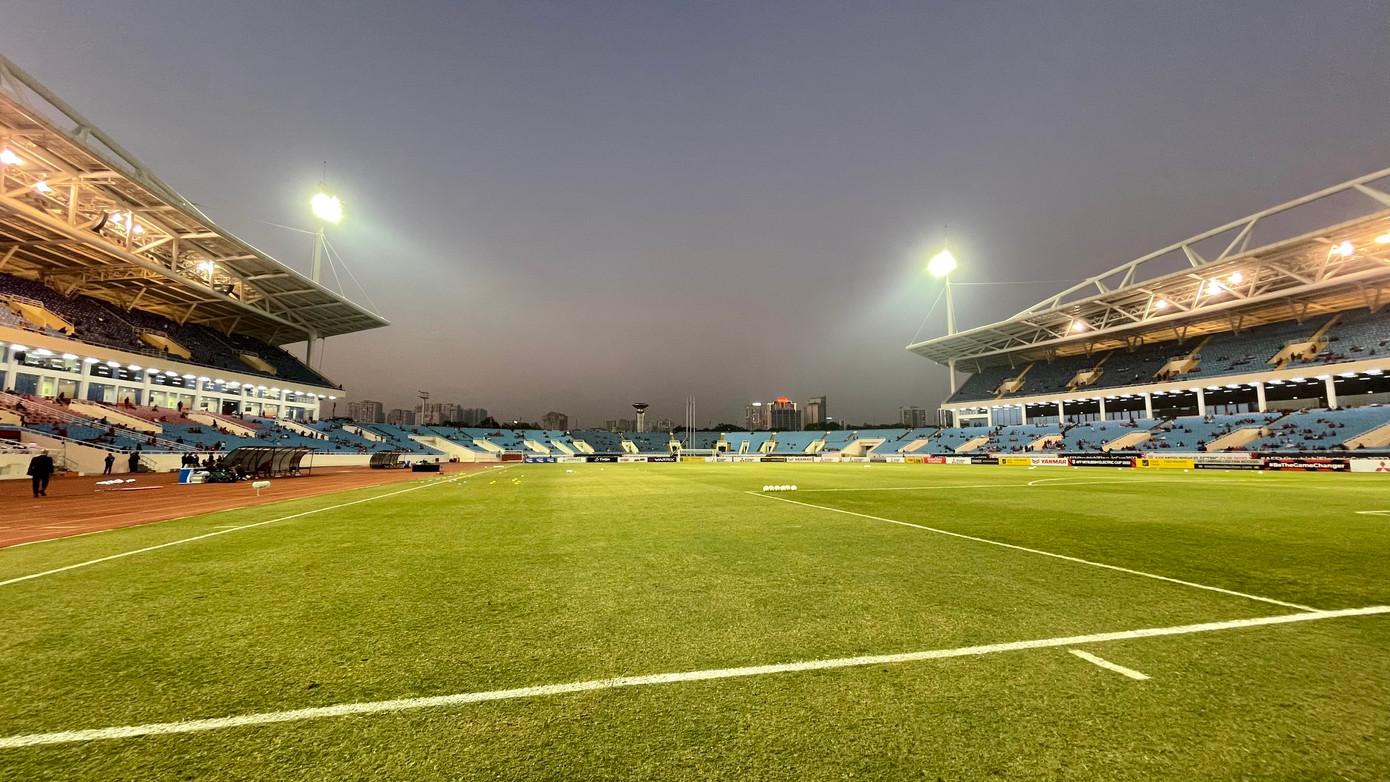 Toàn cảnh mặt sân Mỹ Đình trước trận chung kết lượt đi AFF Cup 2022. Toàn cảnh mặt sân Mỹ Đình trước trận chung kết lượt đi AFF Cup 2022.