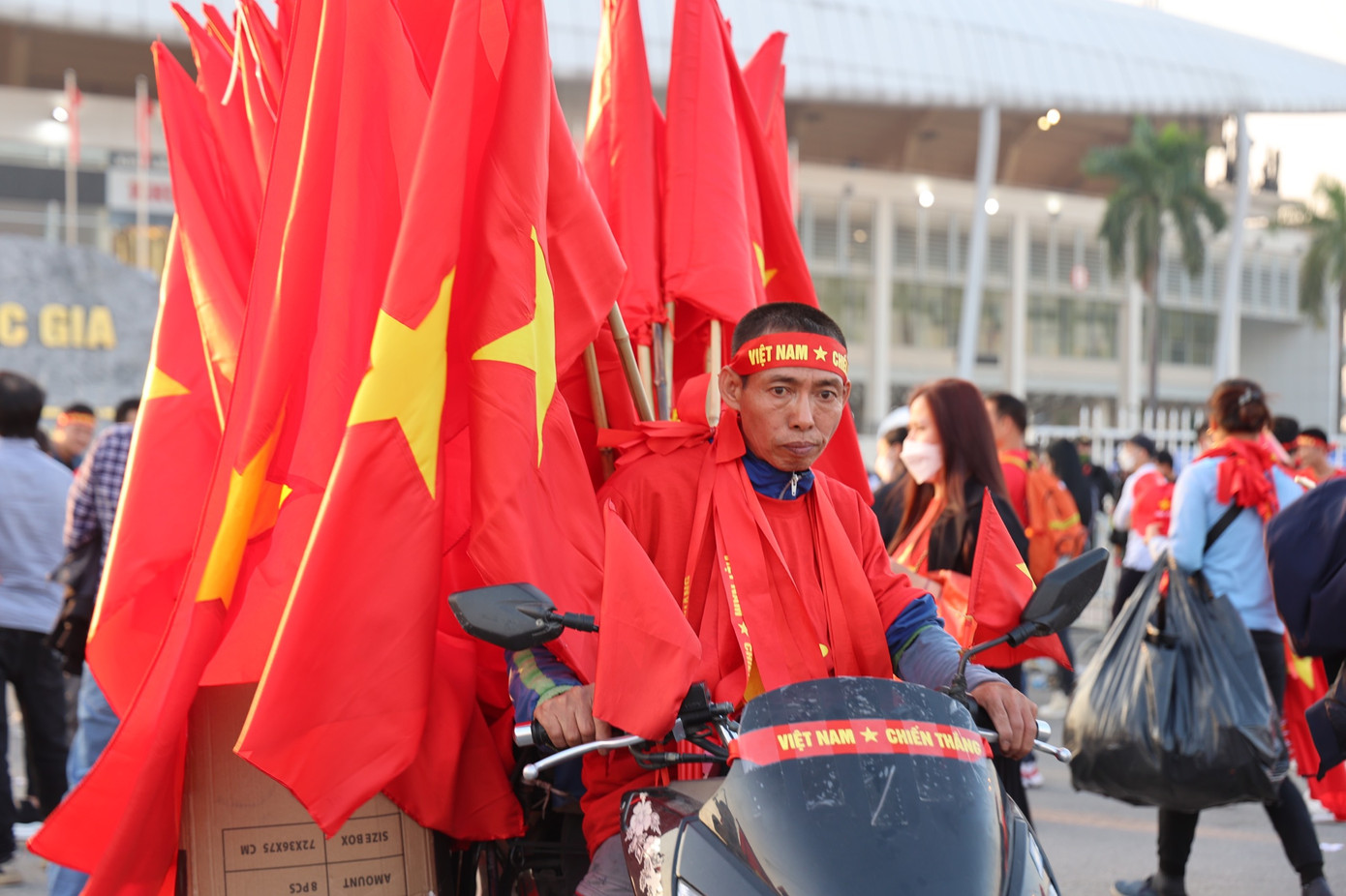 Người hâm mộ sẵn sàng nhuộm đỏ Mỹ Đình.